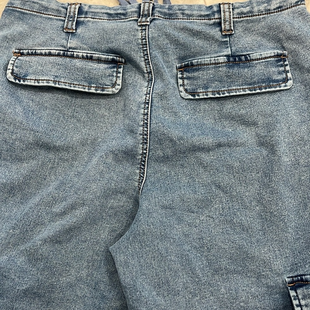 Tinseltown Ultra Wide Leg Cargo Jeans – Size Large | 32” Inseam - Picture 10 of 16